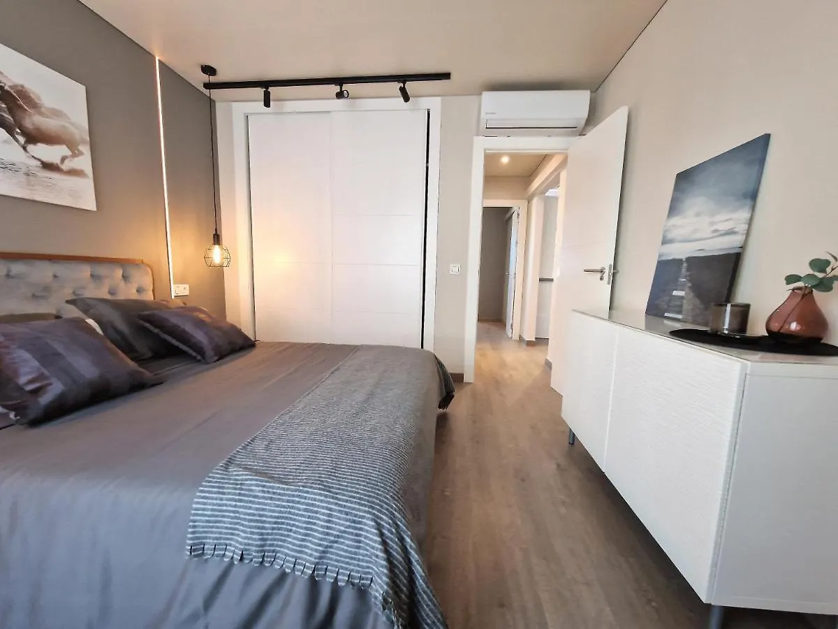 Emerald Apartment - Spacious Modern 2 Bedroom Benalmádena 0*,  España