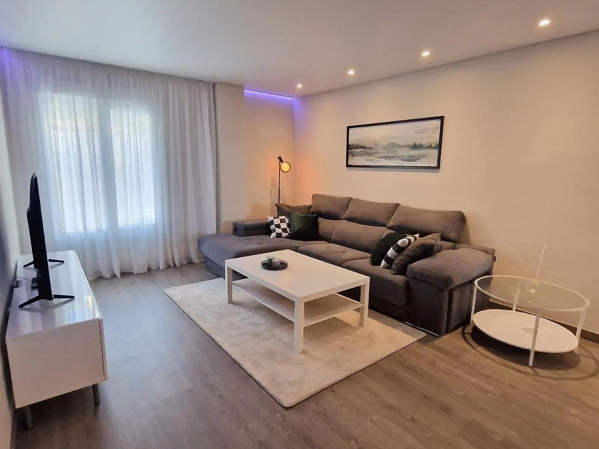 Emerald Apartment - Spacious Modern 2 Bedroom Benalmádena