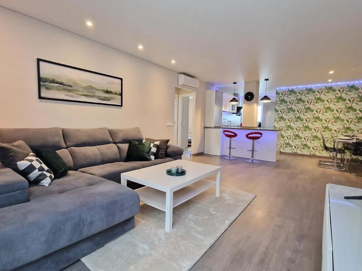 Emerald Apartment - Spacious Modern 2 Bedroom Benalmadena Spain